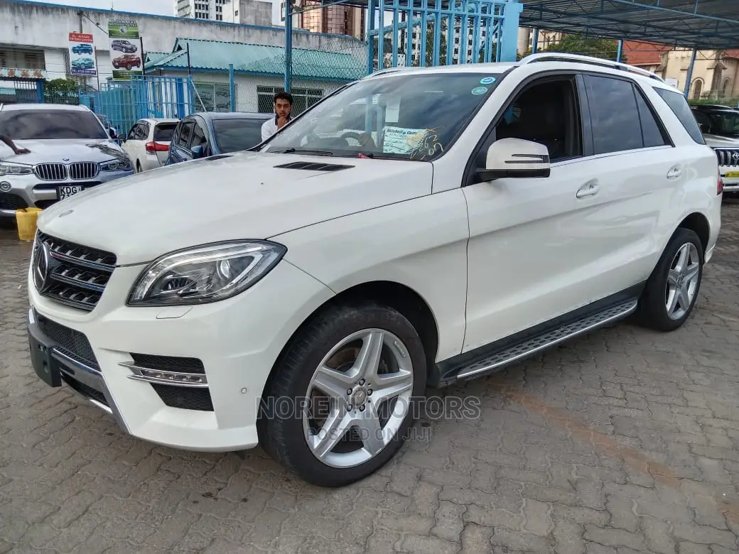 Mercedes-Benz M Class 2015 Off White