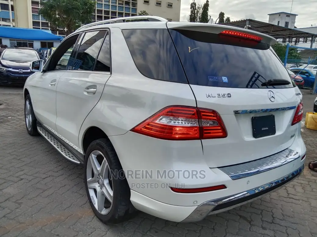 Mercedes-Benz M Class 2015 Off White