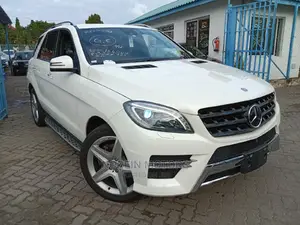 Mercedes-Benz M Class 2015 Off White
