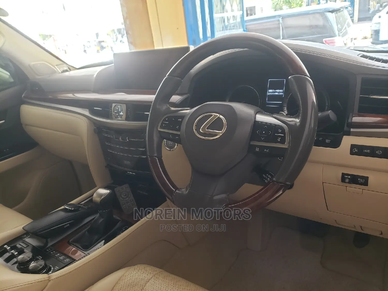 Lexus LX 2018 White