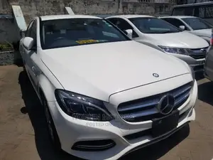 2014 Off White Mercedes-Benz C200 - Elegant and Powerful