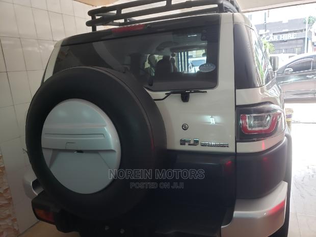 Toyota FJ Cruiser 2015 Beige - thumbnail 4