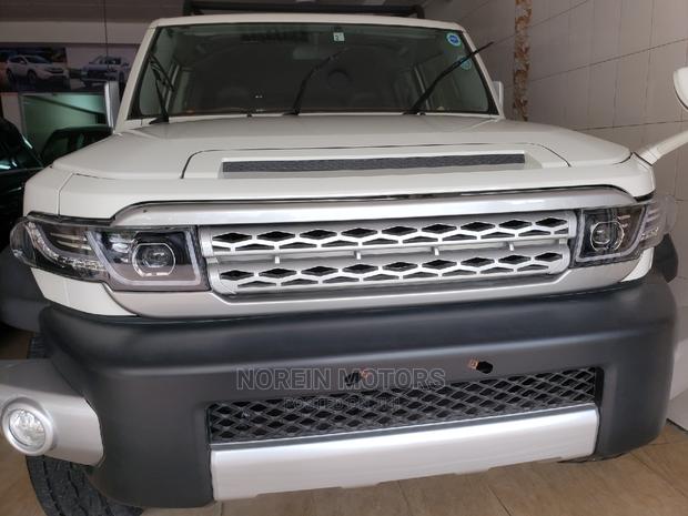 Toyota FJ Cruiser 2015 Beige