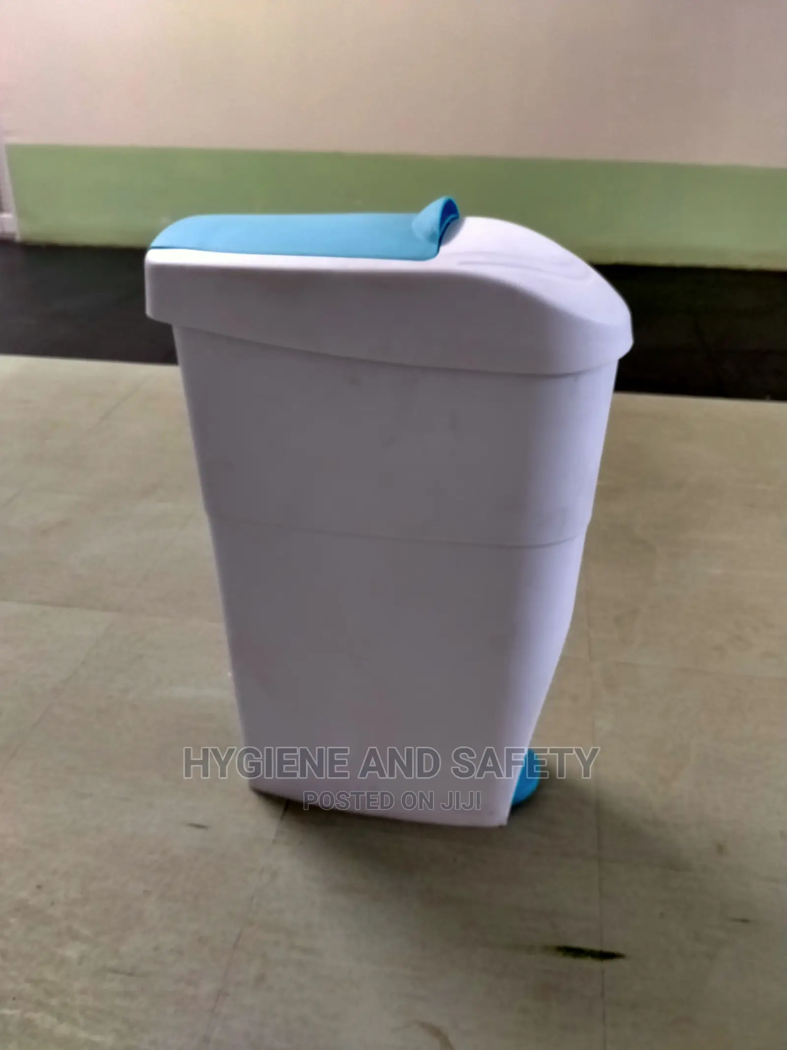 Sanitary Bin 18L