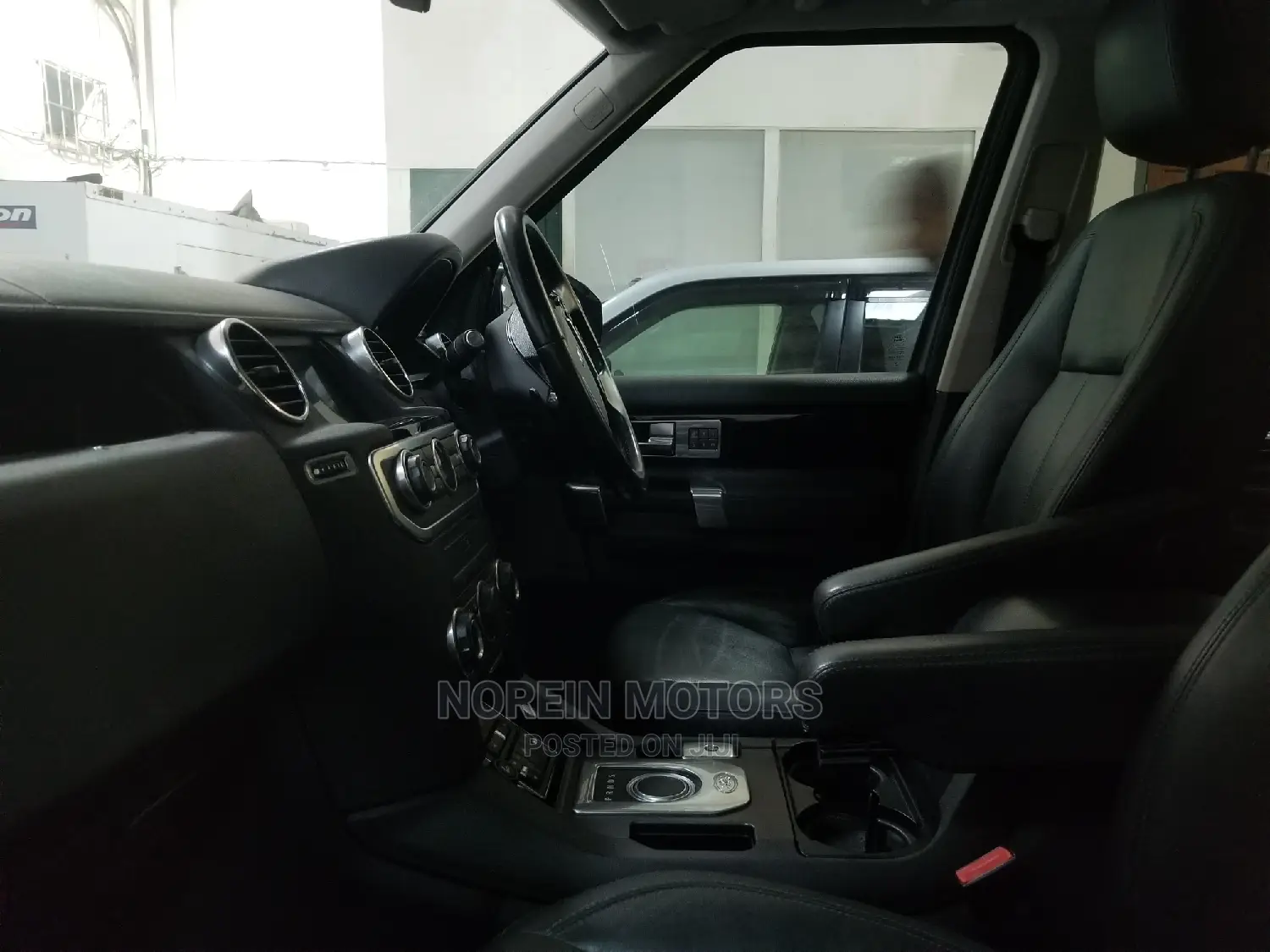 Land Rover Discovery 2015 White