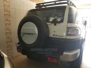 Toyota FJ Cruiser 2015 Off White