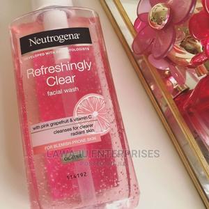 Refreshingly Clear Facial Wash - thumbnail 2