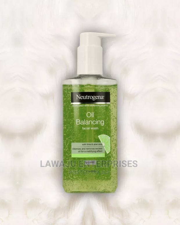 Oil Balancing Face Wash - thumbnail 3