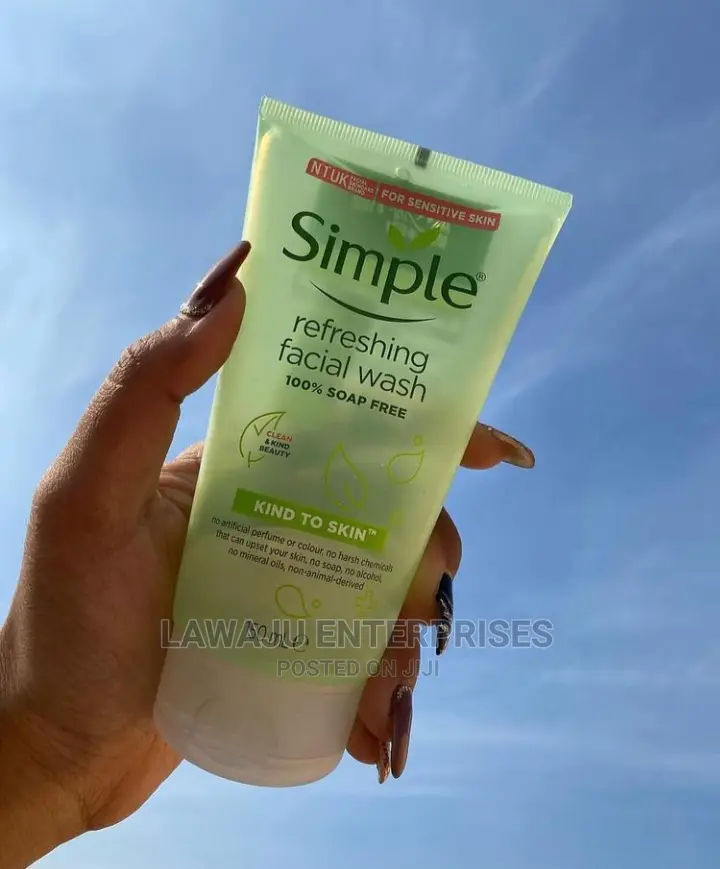 Simple Refreshing Facial Wash Kind to Skin