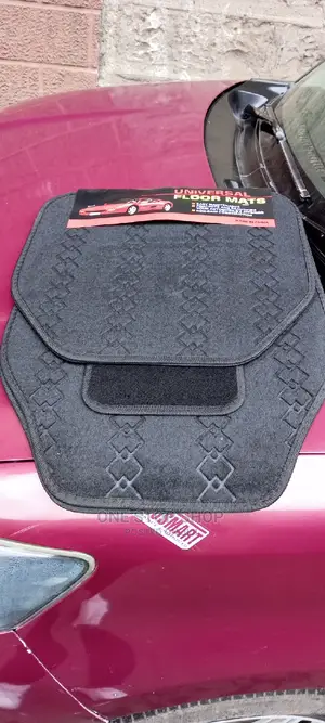Black Pattern Wollen Mats
