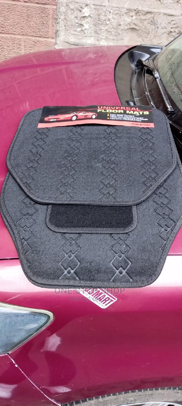 Black Pattern Wollen Mats