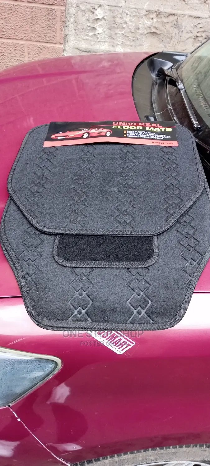 Black Pattern Wollen Mats
