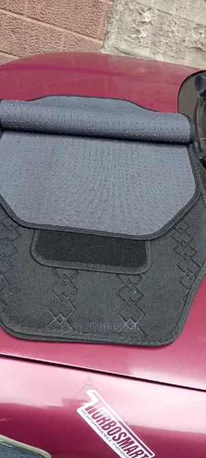 Black Pattern Wollen Mats