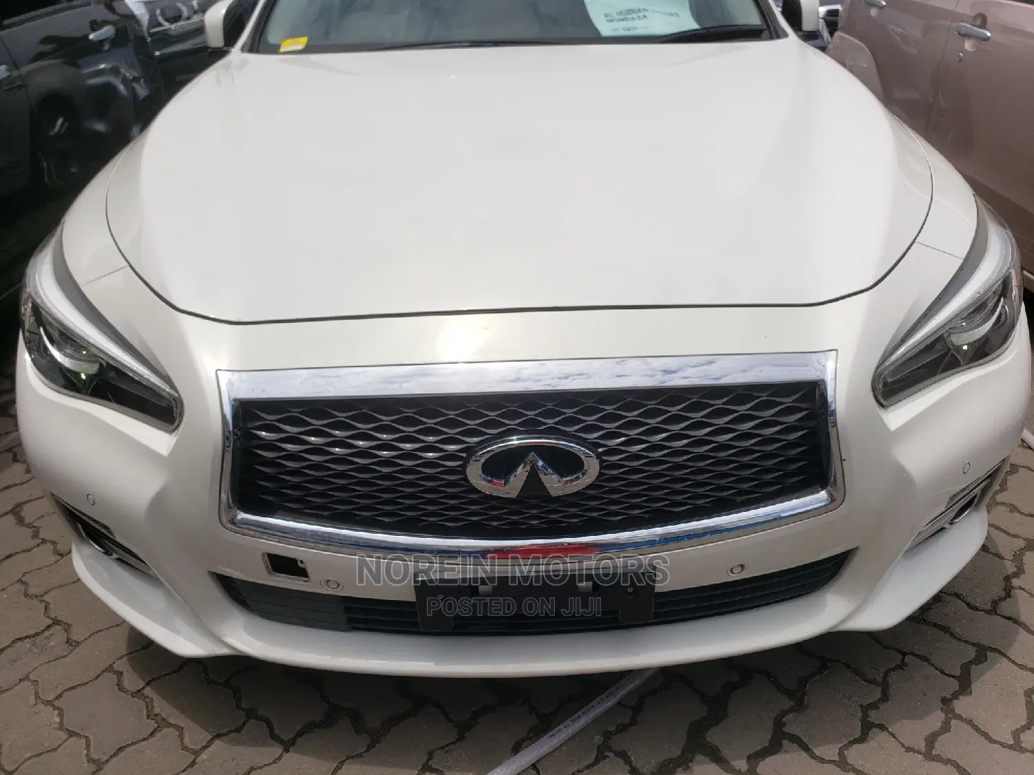 Nissan Skyline 2015 White
