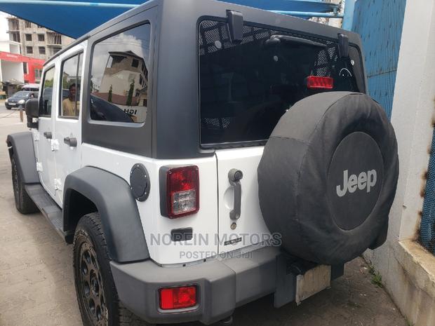 Jeep Wrangler 2015 Off White - thumbnail 4