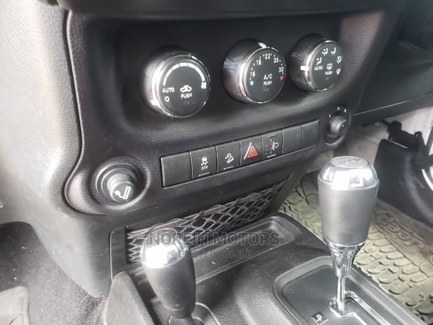 Jeep Wrangler 2015 Off White - thumbnail 3
