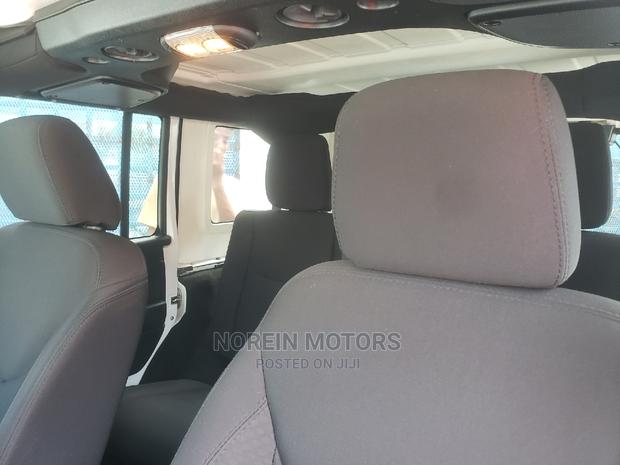 Jeep Wrangler 2015 Off White - thumbnail 10