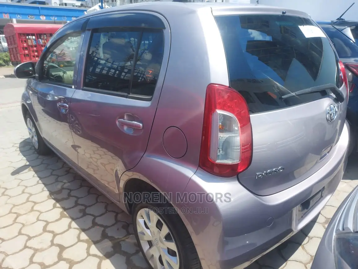Toyota Passo 2015 Pink