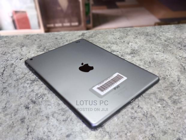 Apple iPad Air 32 GB Gray