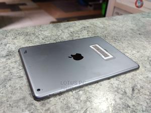 Apple iPad Air 32 GB Gray - main view