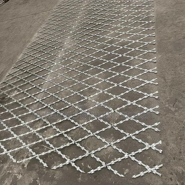 Welded Razor Wire Mesh Roll (4feet*30mtrs) - thumbnail 3