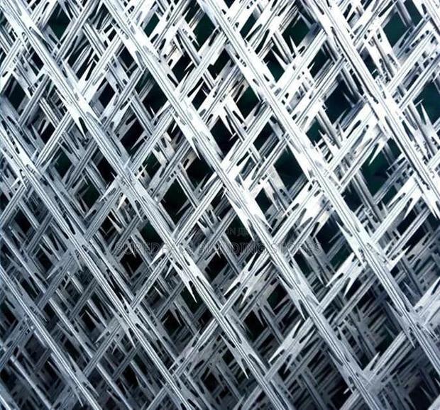 Galvanized Welded Razor Mesh Fence(5feet*15mtrs) - thumbnail 2