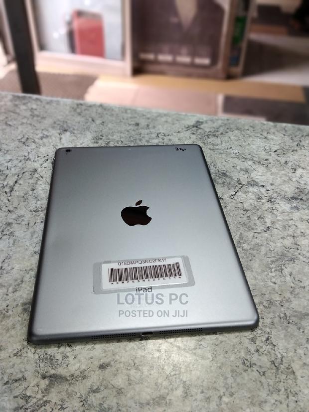 Apple iPad Air 32 GB Gray