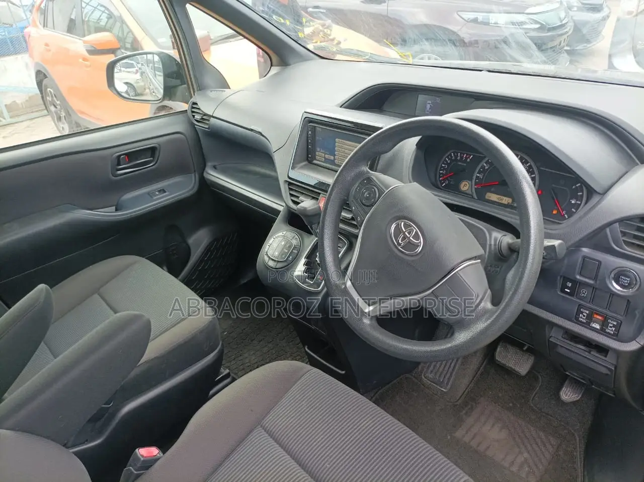 Toyota Noah 2.0 AWD (8 Seater) 2015 Brown
