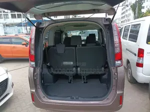 Toyota Noah 2.0 AWD (8 Seater) 2015 Brown