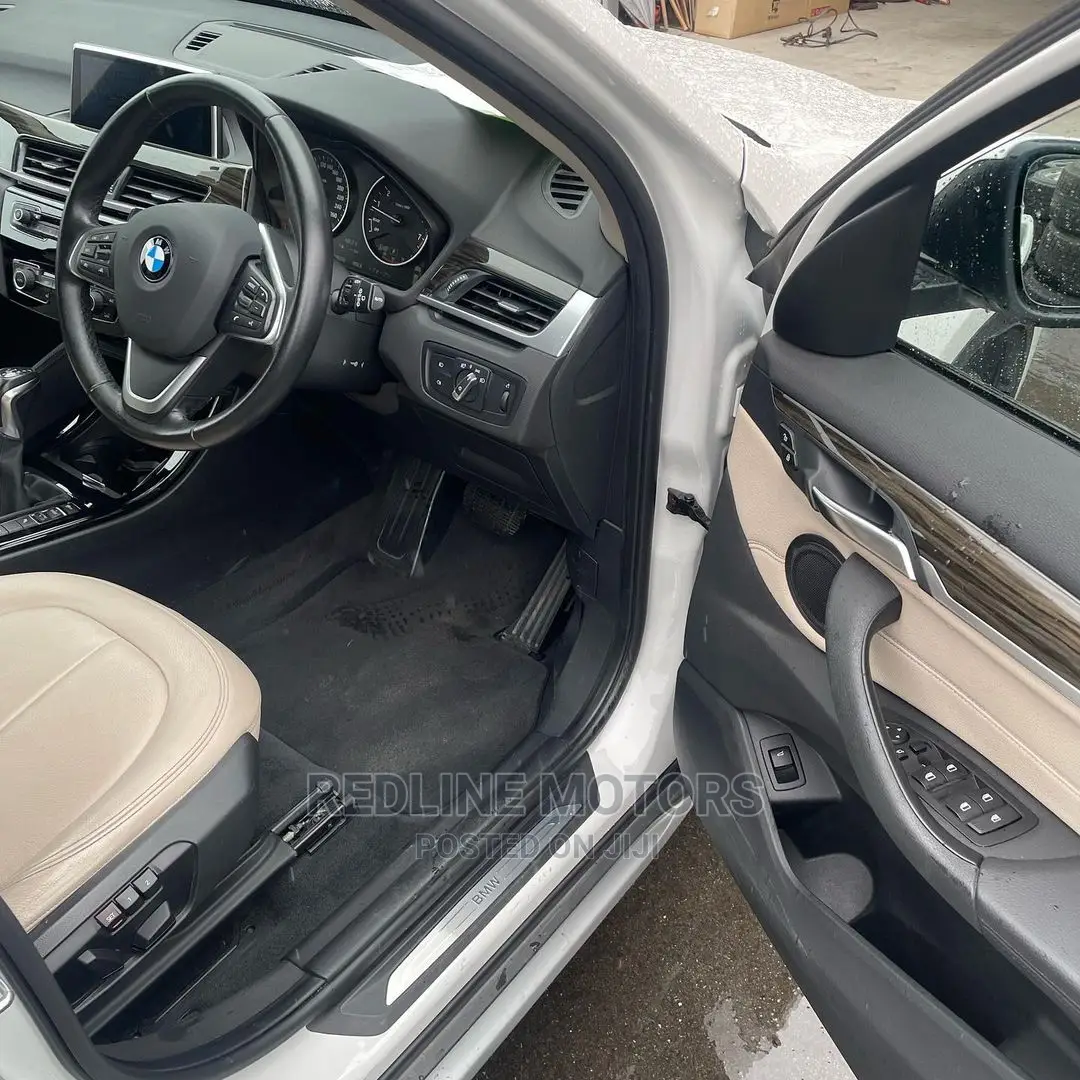 BMW X1 sDrive28i FWD 2017 White