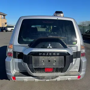 Mitsubishi Pajero Exceed 2017 Silver