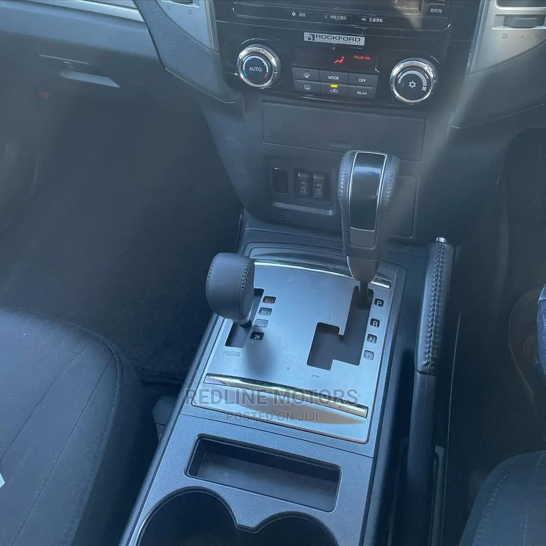 Mitsubishi Pajero Exceed 2017 Silver
