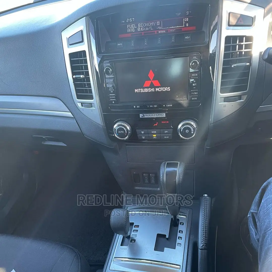 Mitsubishi Pajero Exceed 2017 Silver