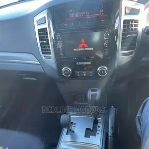 Mitsubishi Pajero Exceed 2017 Silver