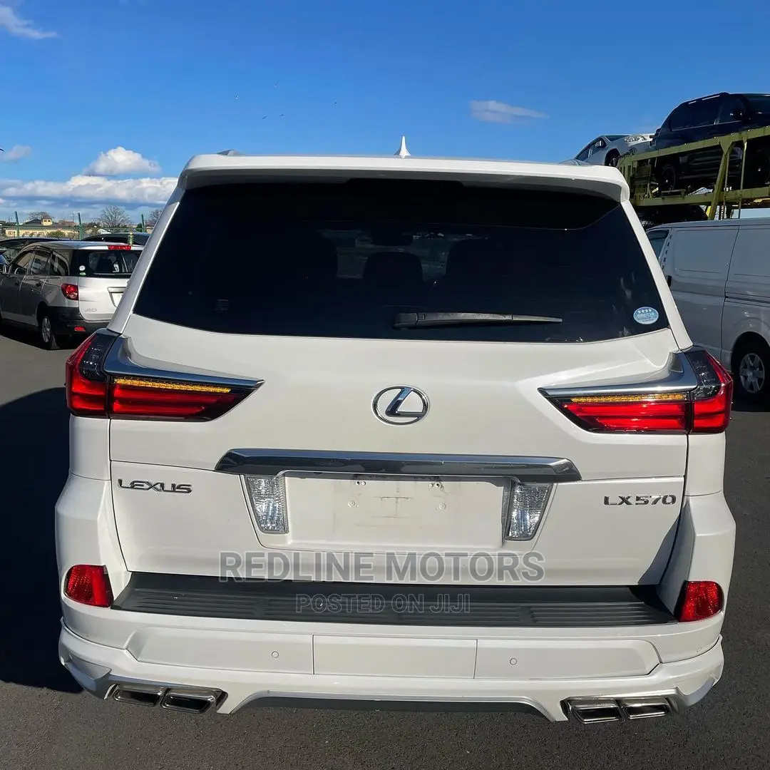 Lexus LX 570 AWD 2016 White