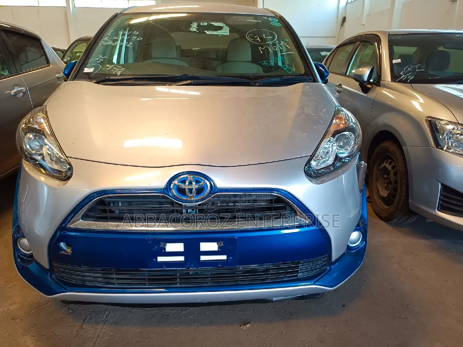 Toyota Sienta 1.5 Hybrid FWD (6-Seater) 2015 Silver