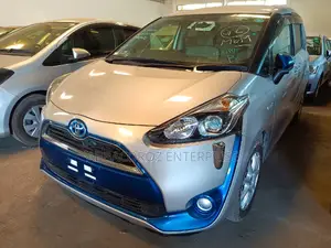 Toyota Sienta 1.5 Hybrid FWD (6-Seater) 2015 Silver