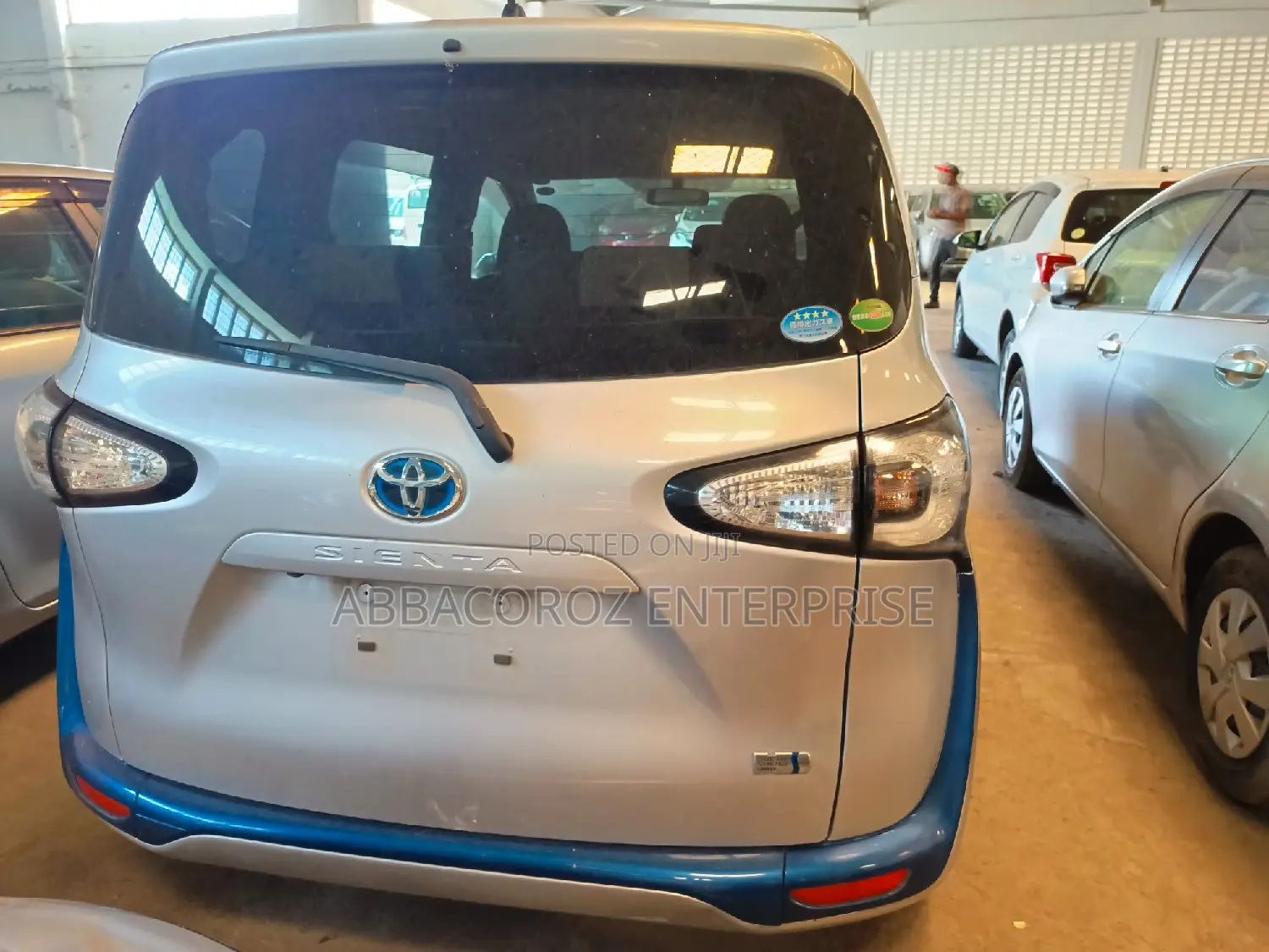 Toyota Sienta 1.5 Hybrid FWD (6-Seater) 2015 Silver