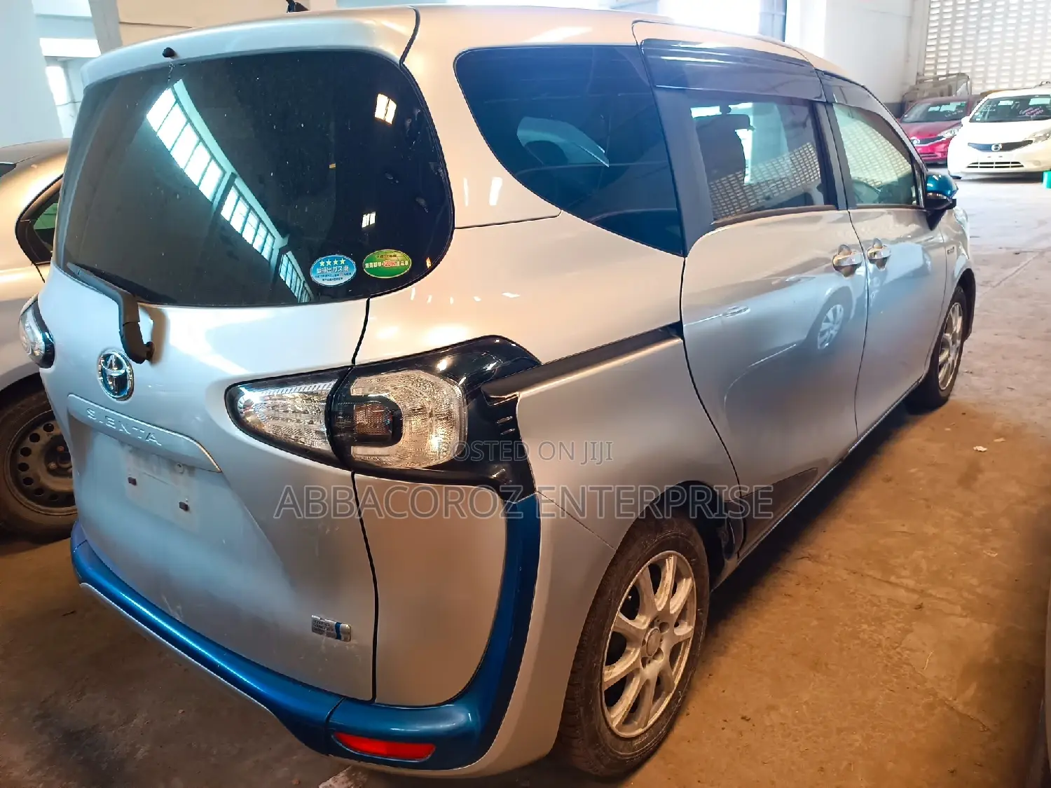 Toyota Sienta 1.5 Hybrid FWD (6-Seater) 2015 Silver
