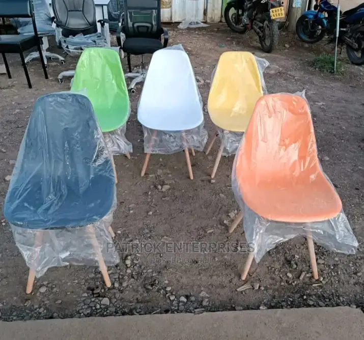 Morden Portable Eames Chairs