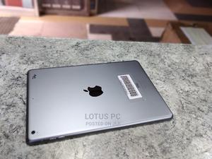 Apple iPad Air 32 GB Gray - main view