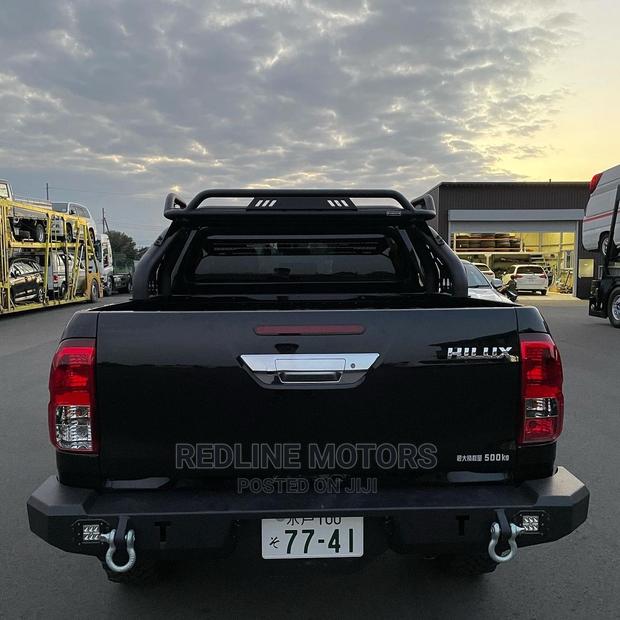 Toyota Hilux TRD Black 4x4 2017 Black - thumbnail 6