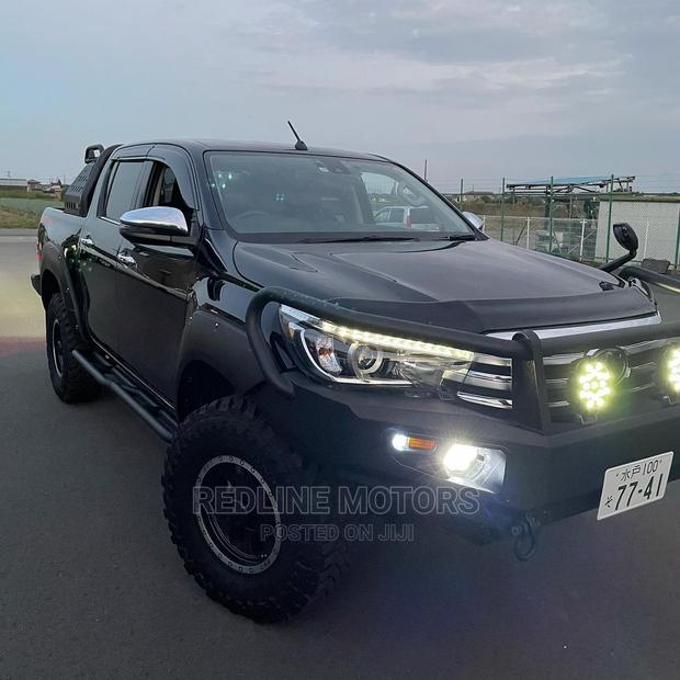 Toyota Hilux TRD Black 4x4 2017 Black - thumbnail 7