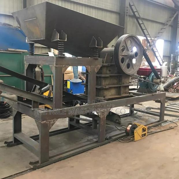 Small Mobile Diesel Jaw Crusher - main view