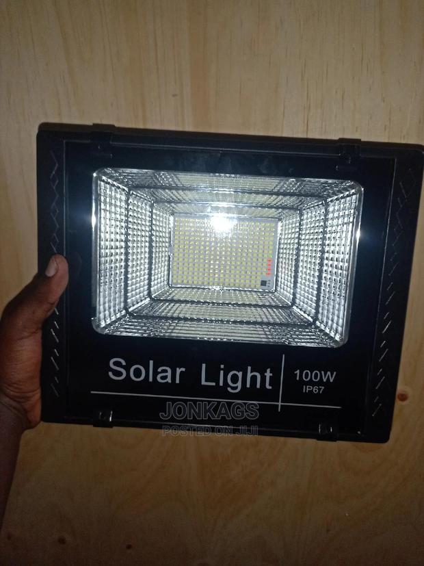 100 Watts Solar Flood Light - thumbnail 3