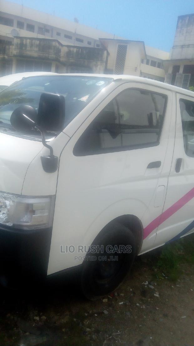 New Toyota HiAce 2013 White - thumbnail 4