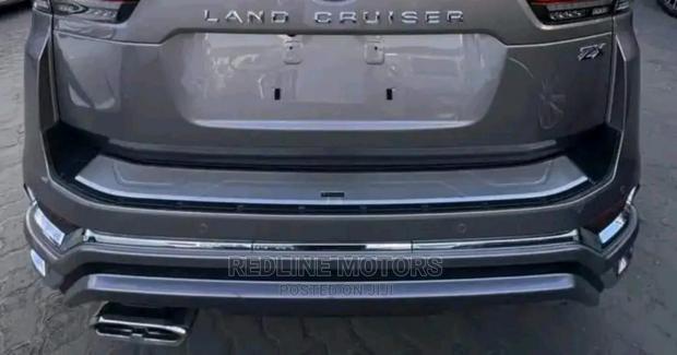 Toyota Land Cruiser Prado 2022 Gray - thumbnail 4