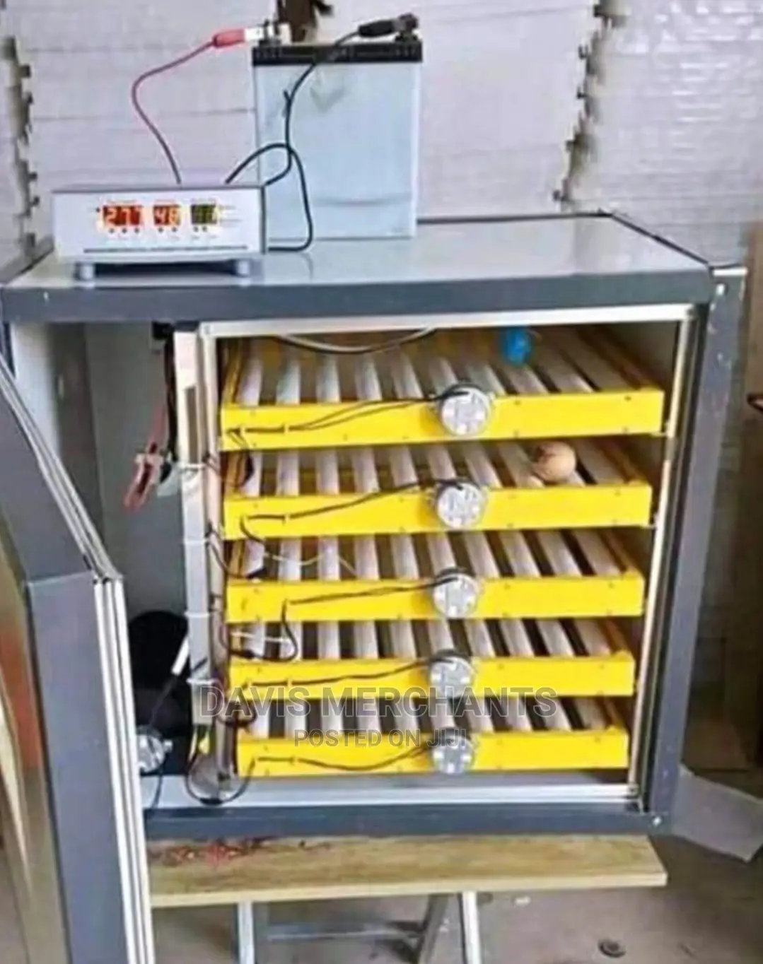 Incubator 300 Eggs Capacity Will Ac/Dc Power In Put
