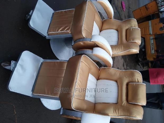 Covered Barber Seat - thumbnail 2