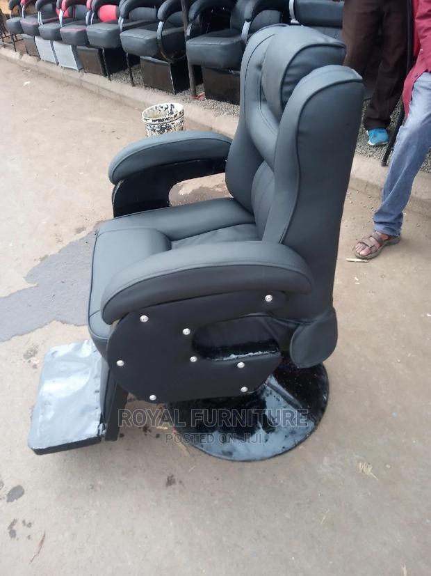 Covered Barber Seat - main view